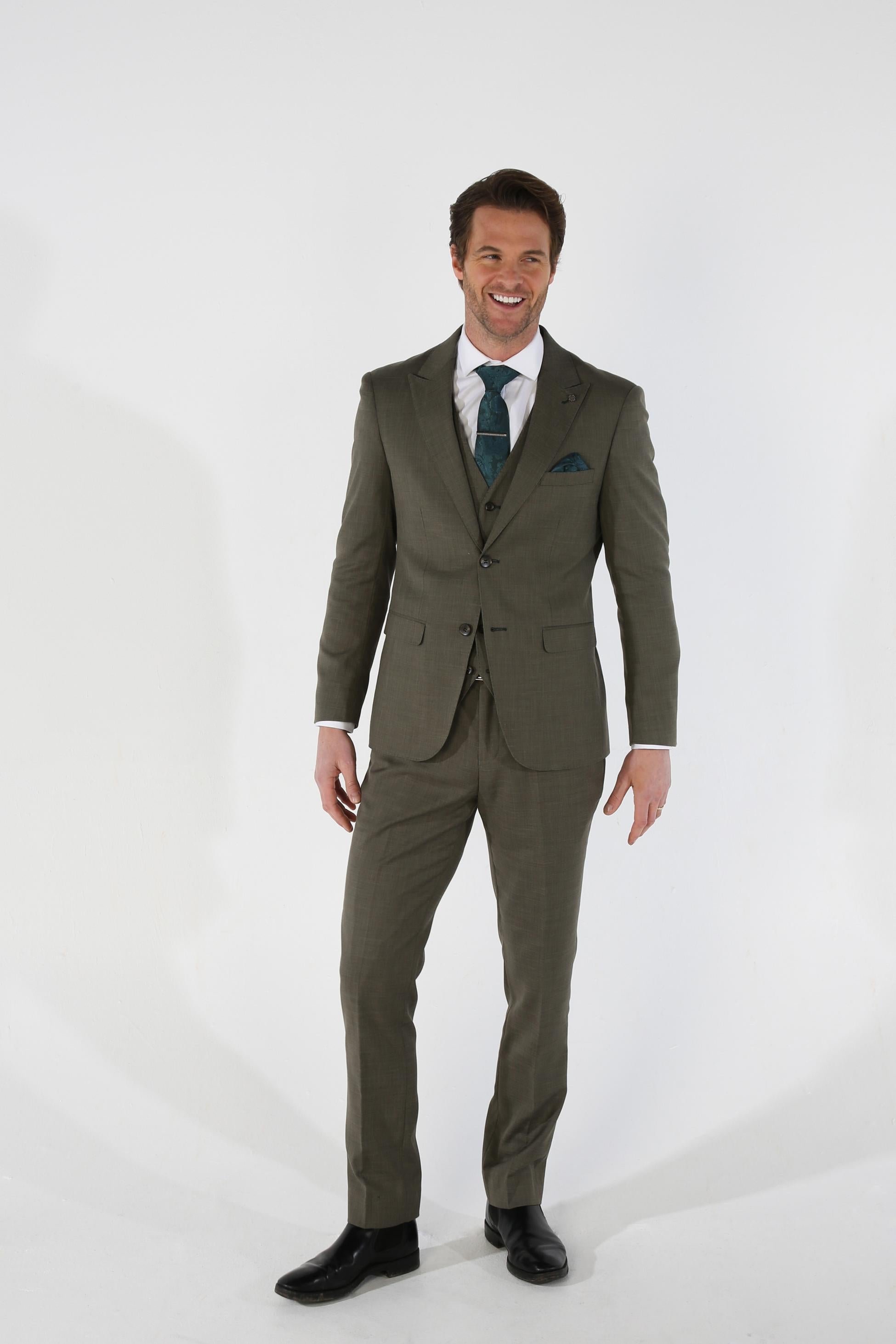 KURT Men’s Tailored Fit Plaid Sage Green Suit