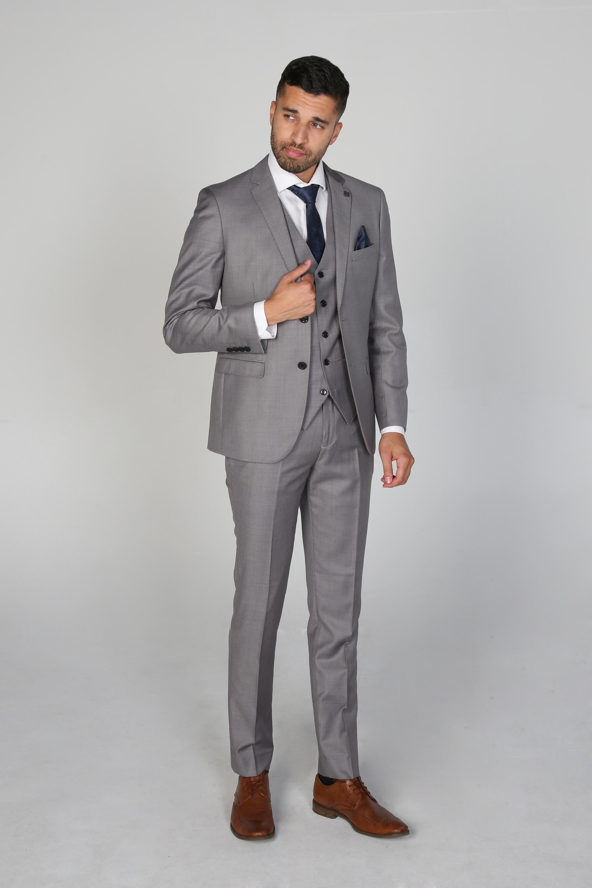 CHARLES Men’s Tailored Fit Light Grey Suit