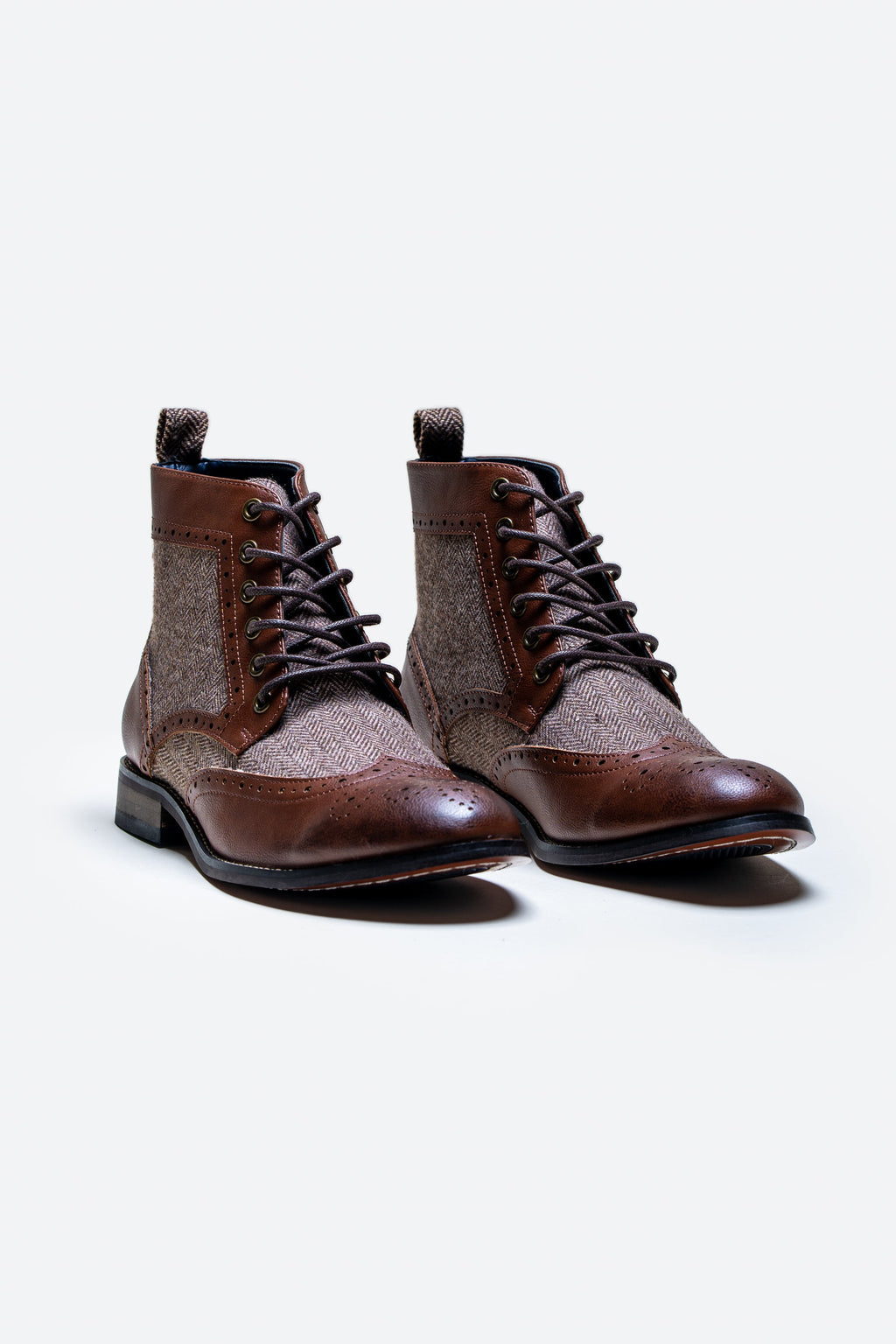 Men's brown ankle boots with lace-up brogue design, JONES.