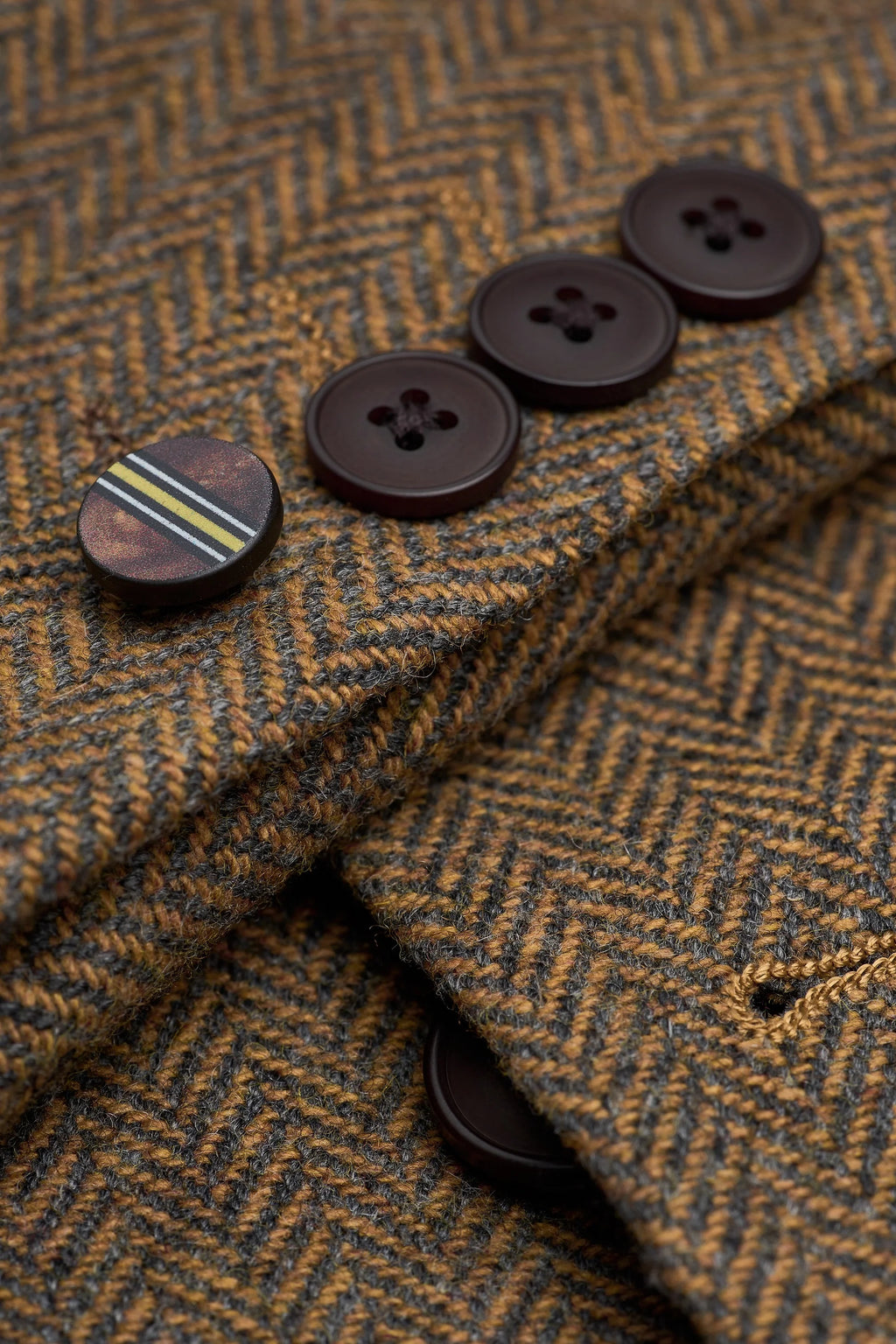 Men’s Brown 3 Piece Wool Herringbone Tweed Suit Thomas -  Buttons Picture