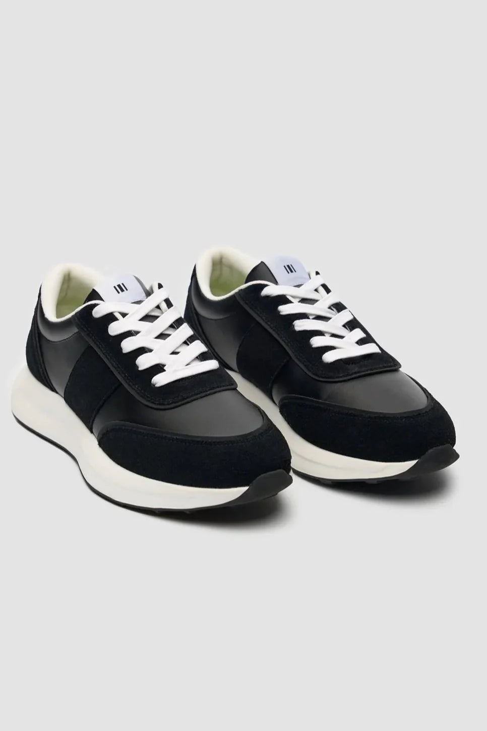 Men's black classic lace-up trainers, ALANZA.
