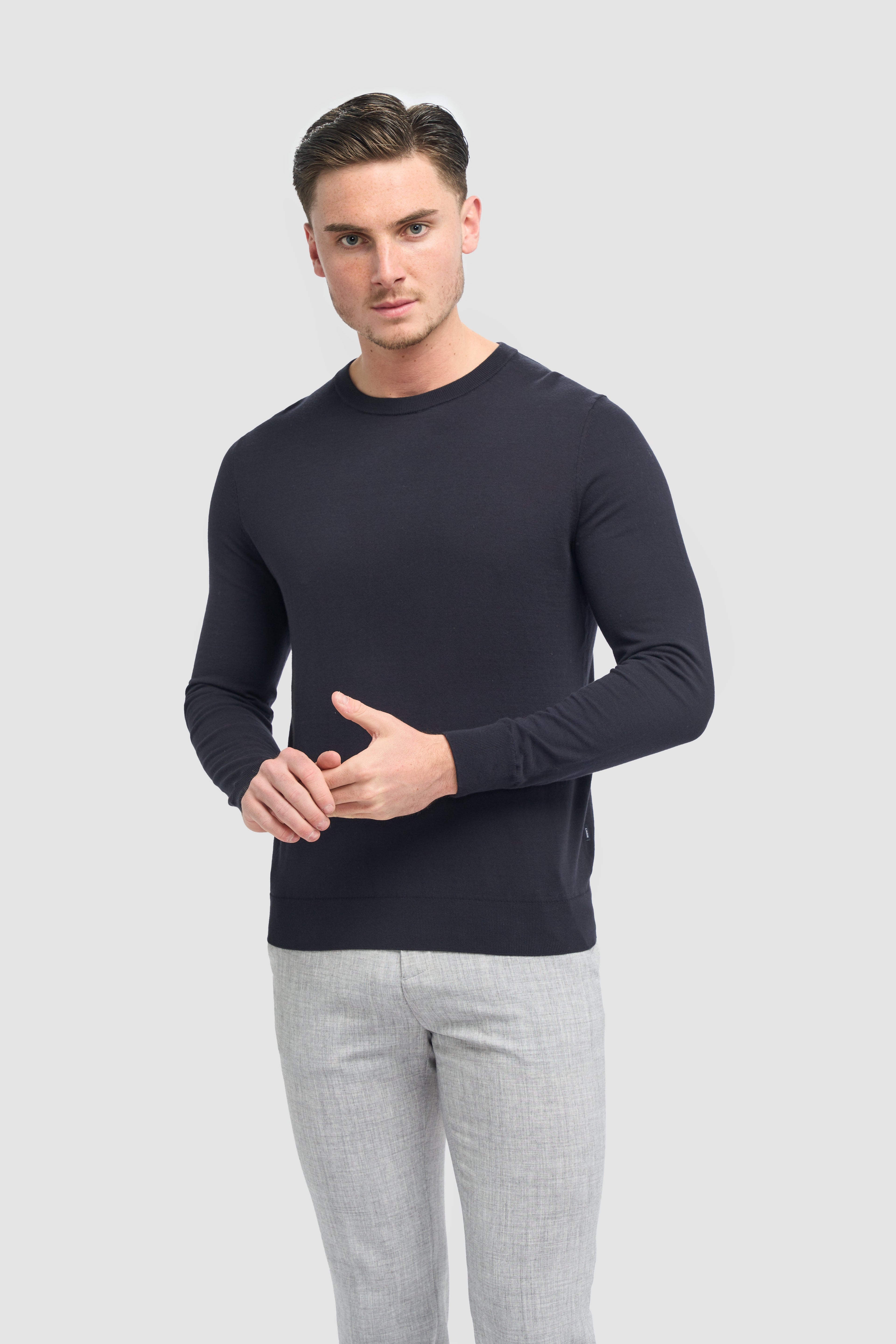 Lightweight cotton crewneck knit jumper on man, slim fit
