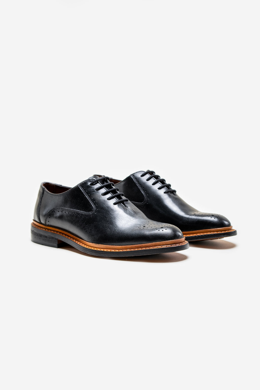 Men's black lace-up leather brogue shoes, BRENTWOOD.
