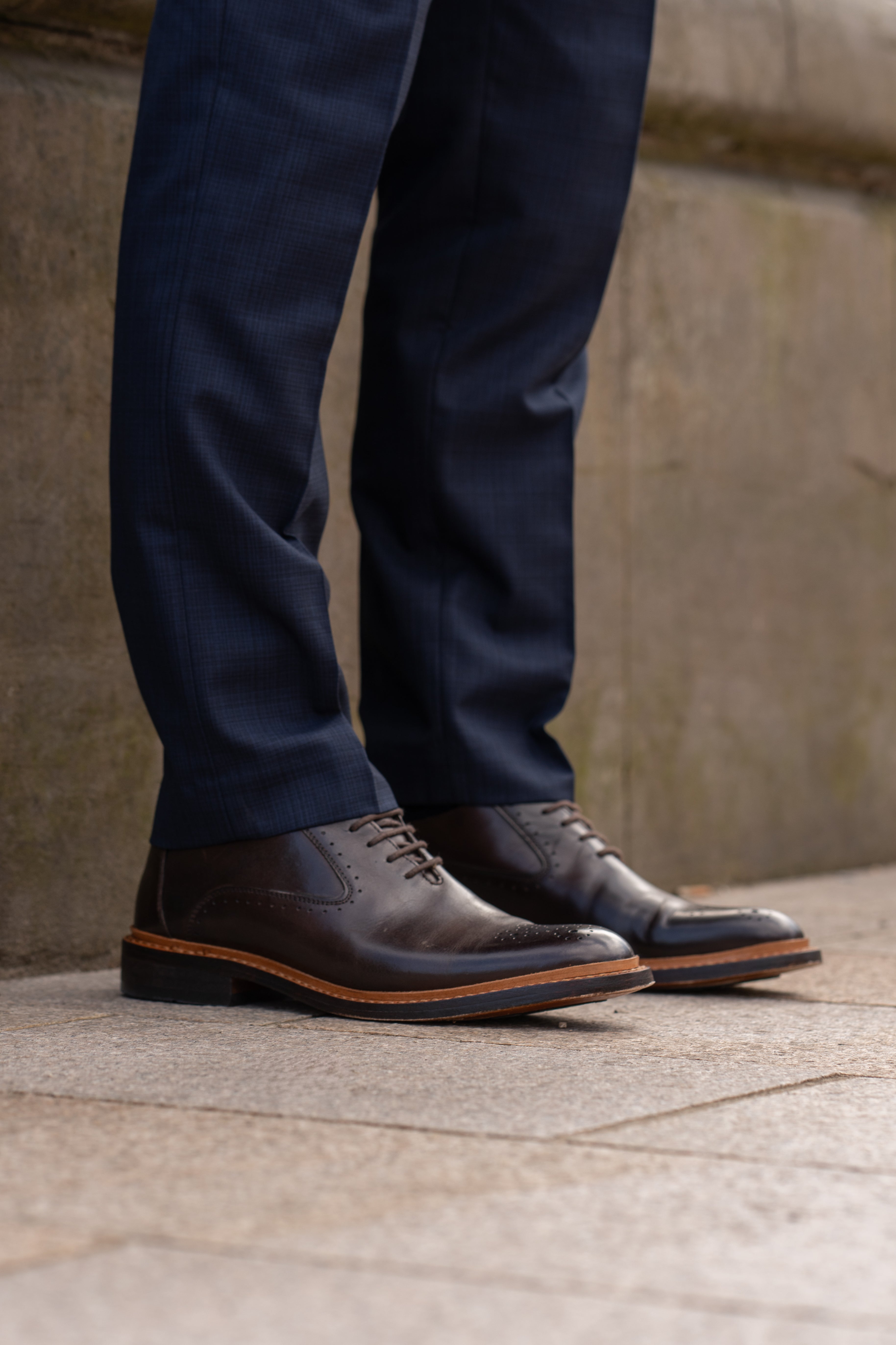 Men's Lace Up Leather Brogue Shoes - BRENTWOOD - Brown Model Picture