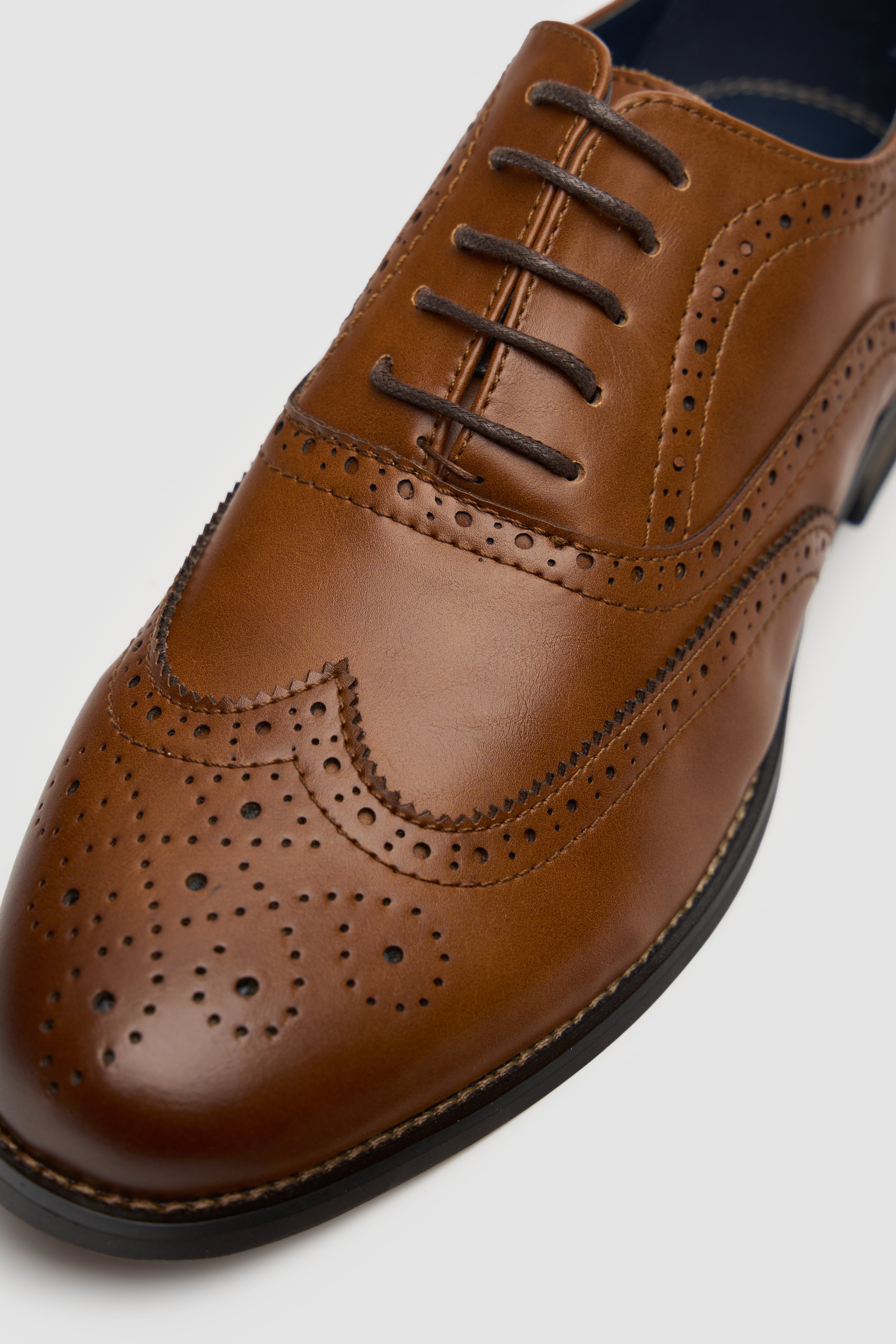Men's Oxford Brogue Shoes - CLARK - Tan Brown Detail Picture