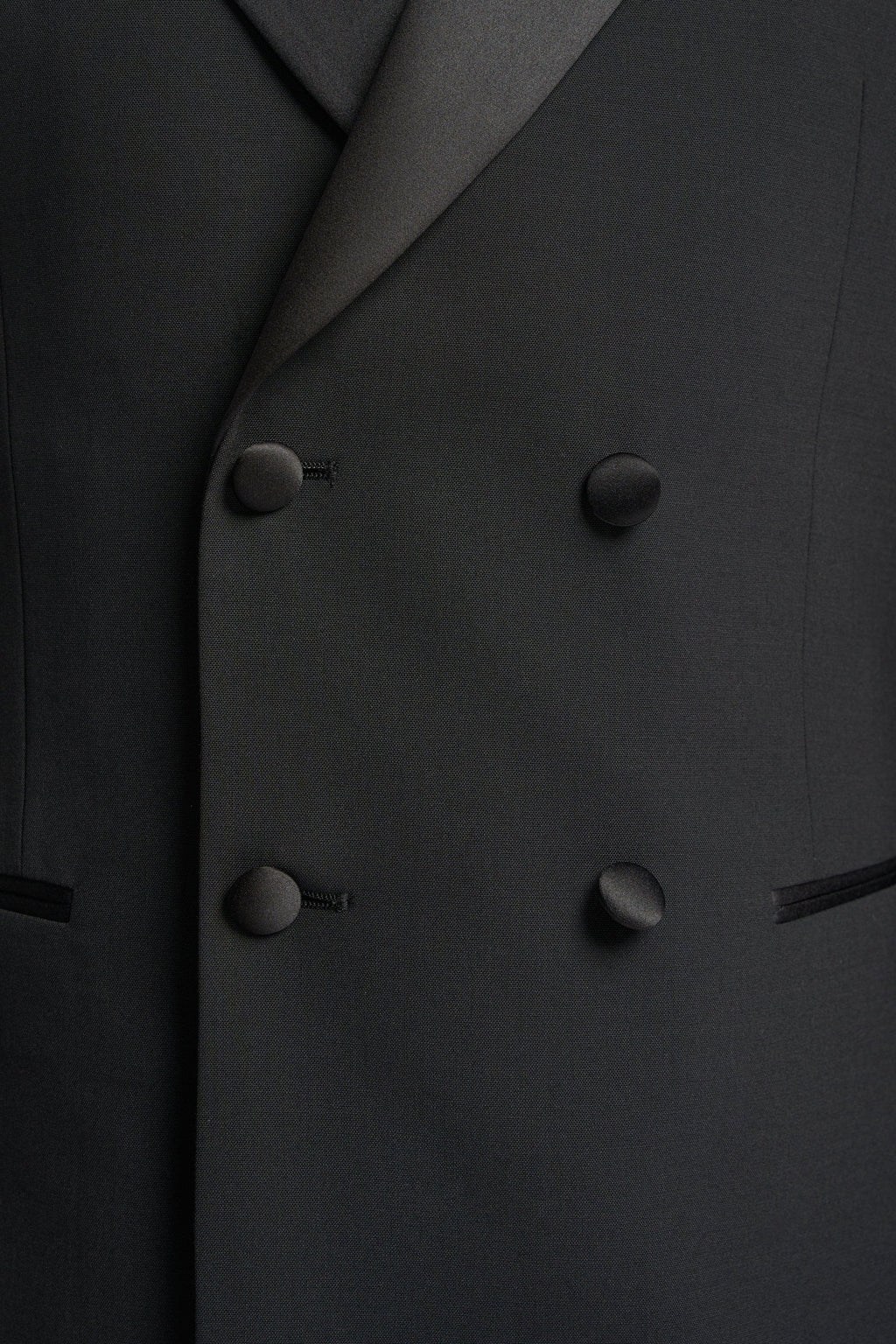 ASPEN D/B Black Men's Satin Lapel Double-Breasted Suit