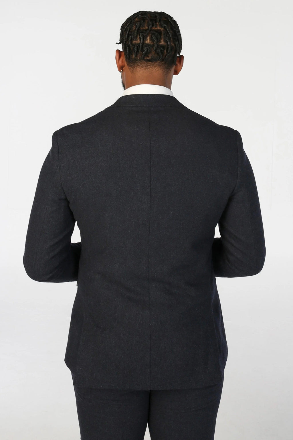 OSCAR Men’s Tailored Fit Wool Blend Navy Suit