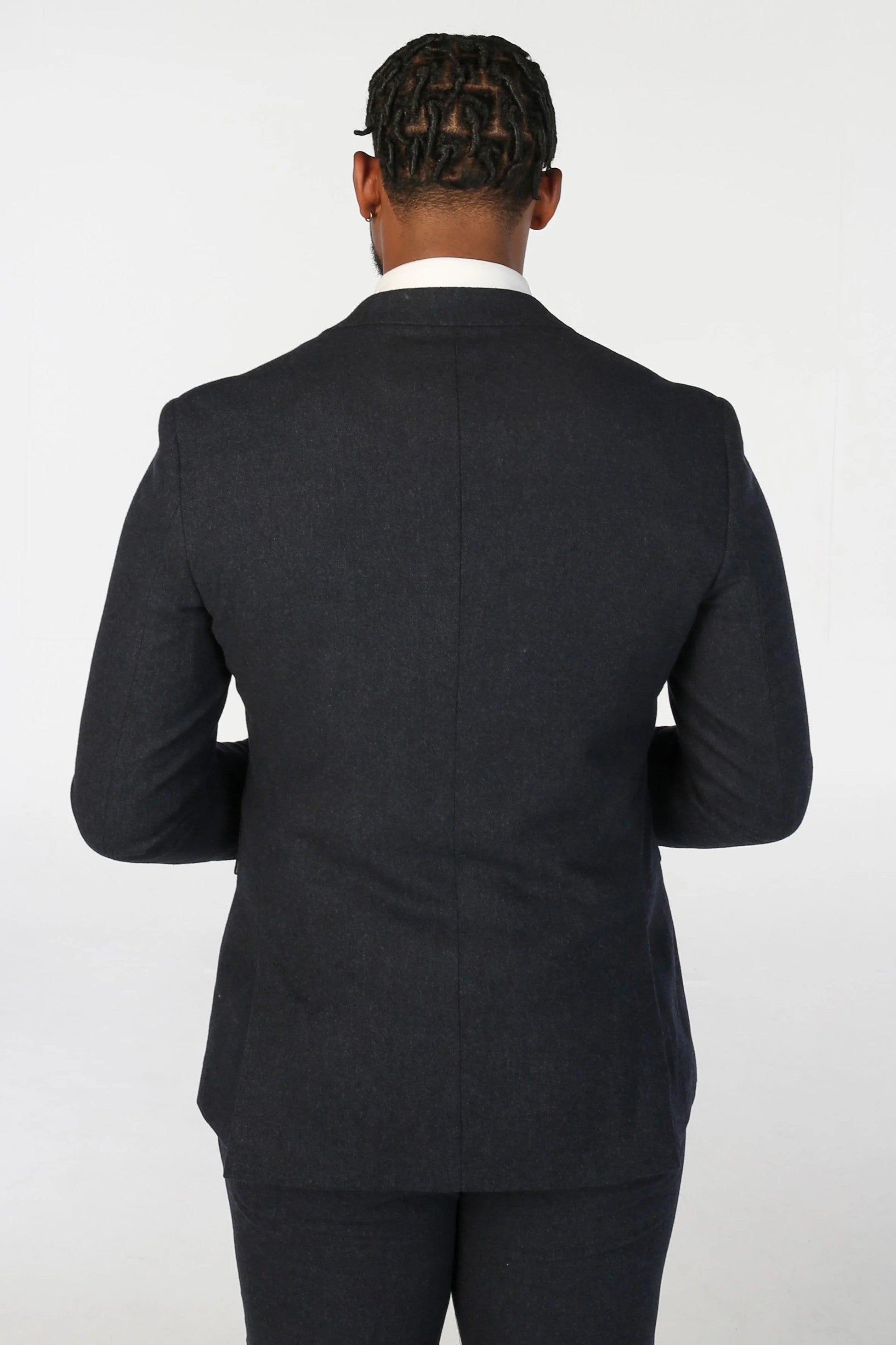 OSCAR Men’s Tailored Fit Wool Blend Navy Suit