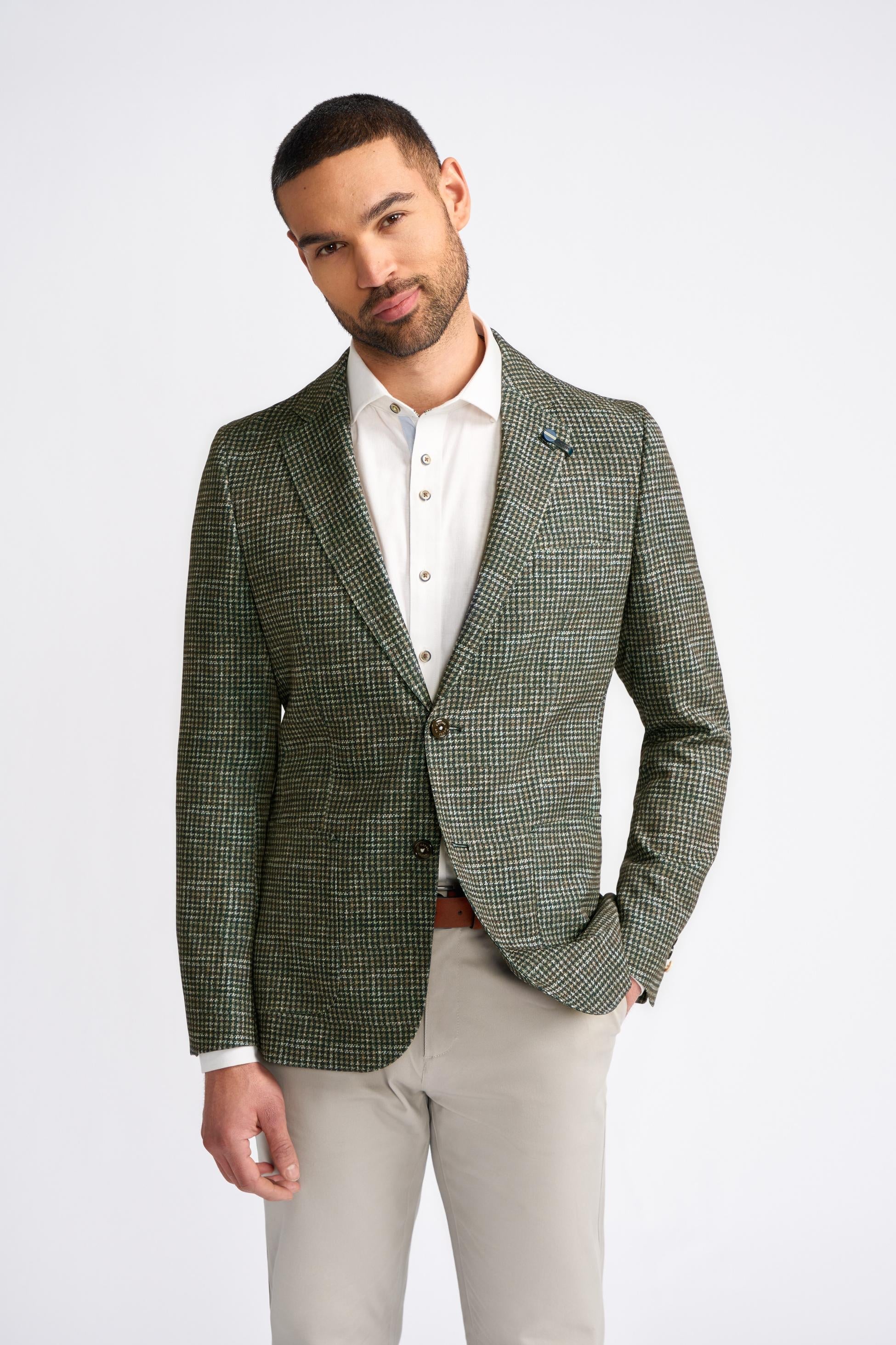 Slim fit forest green houndstooth blazer on male model