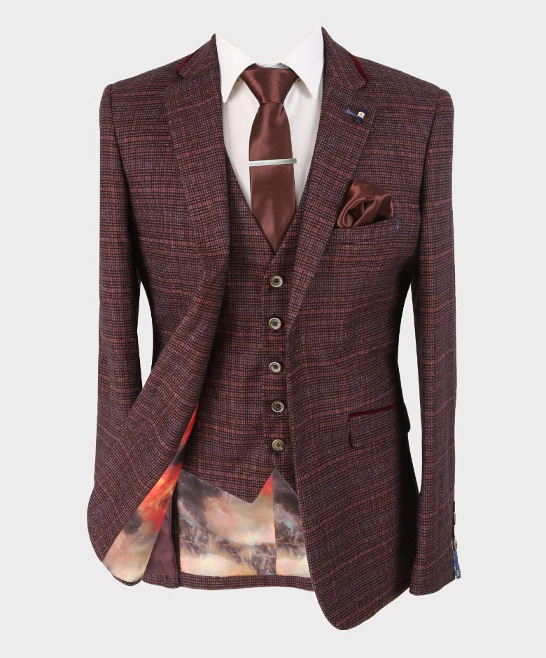 Vintage style slim fit tweed blazer on male model