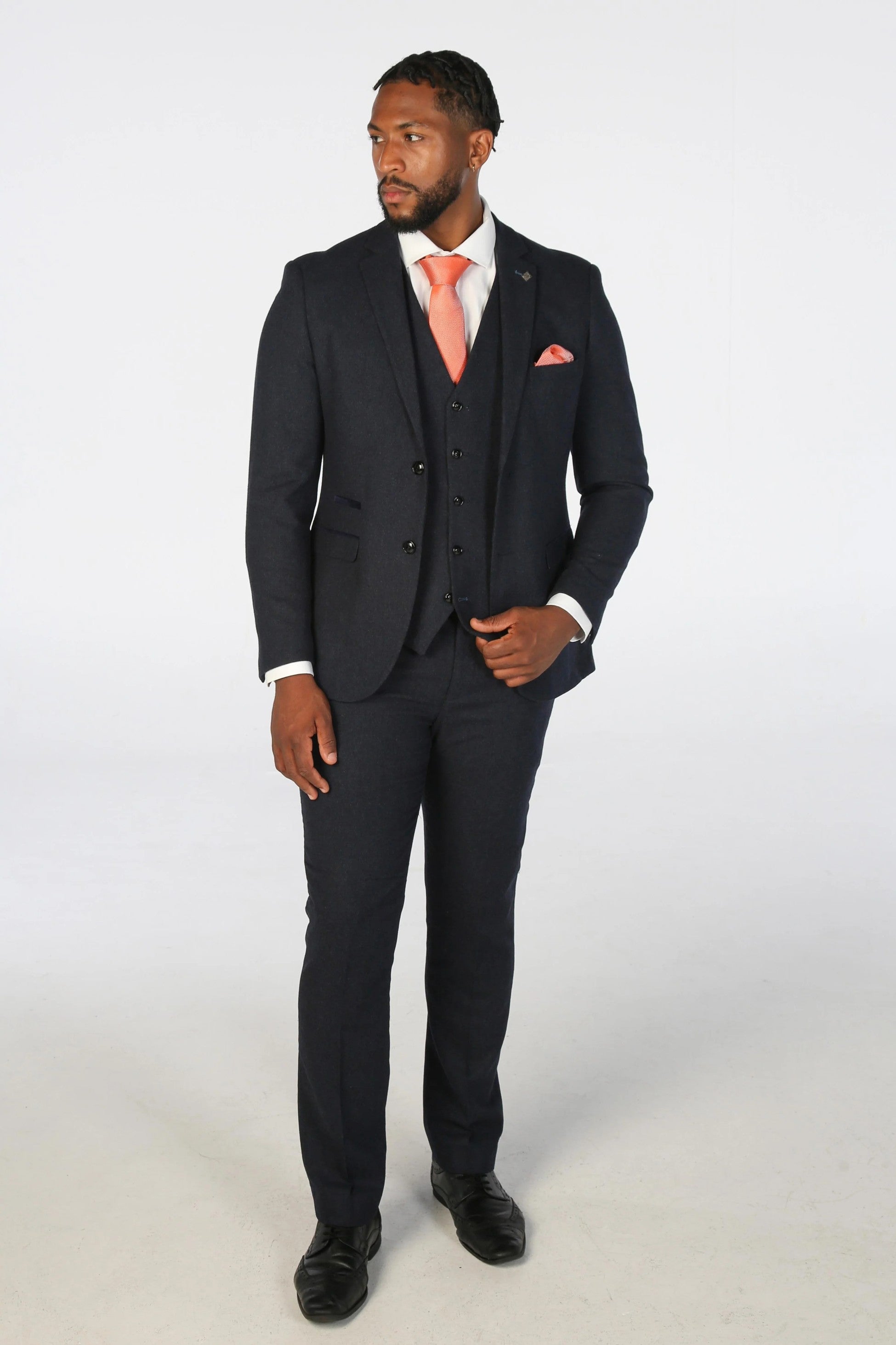 OSCAR Men’s Tailored Fit Wool Blend Navy Suit