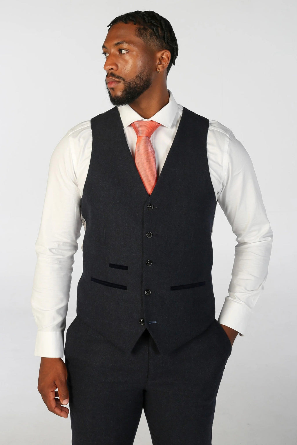 OSCAR Men’s Tailored Fit Wool Blend Navy Suit