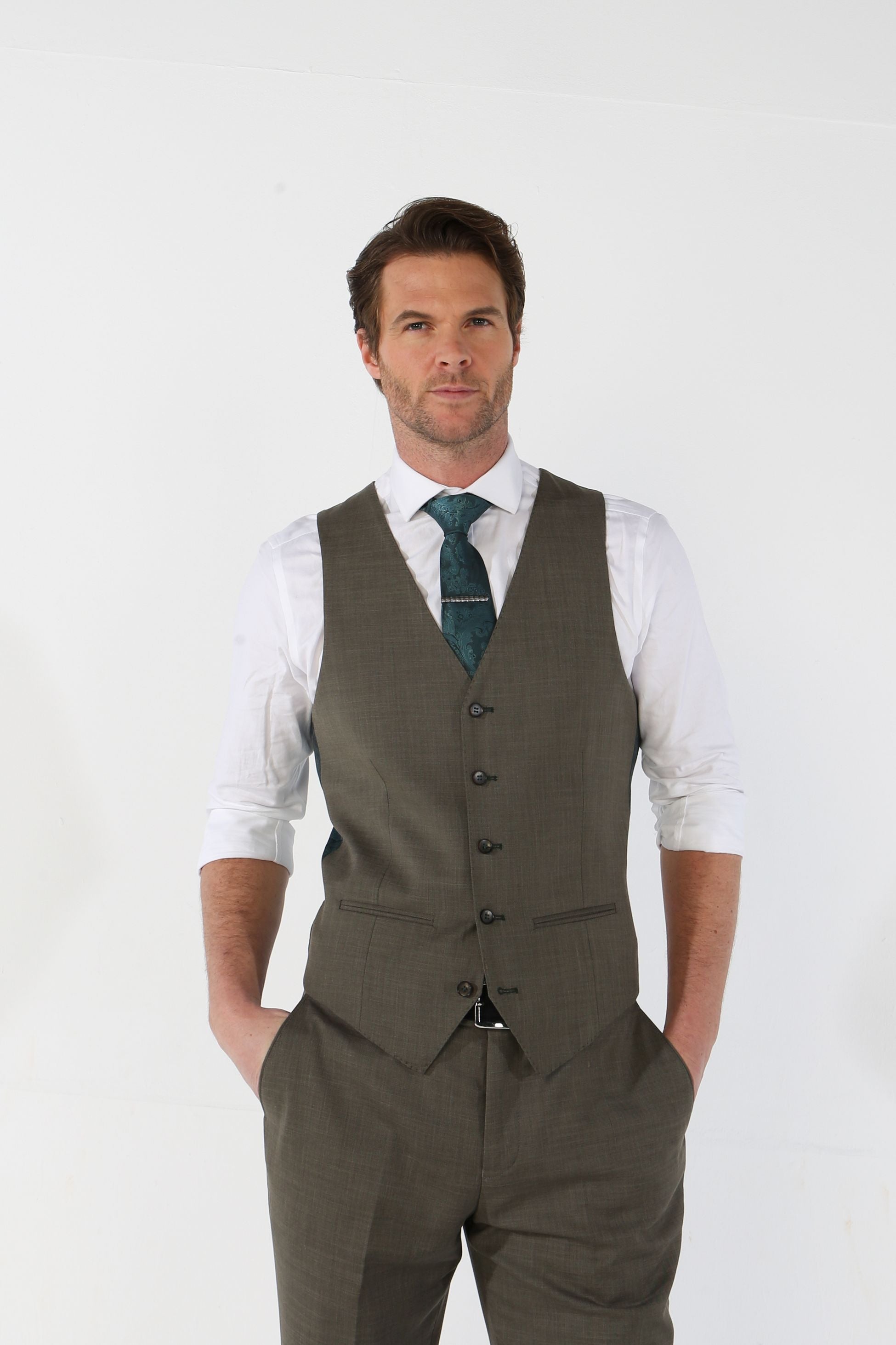 KURT Men’s Tailored Fit Plaid Sage Green Suit