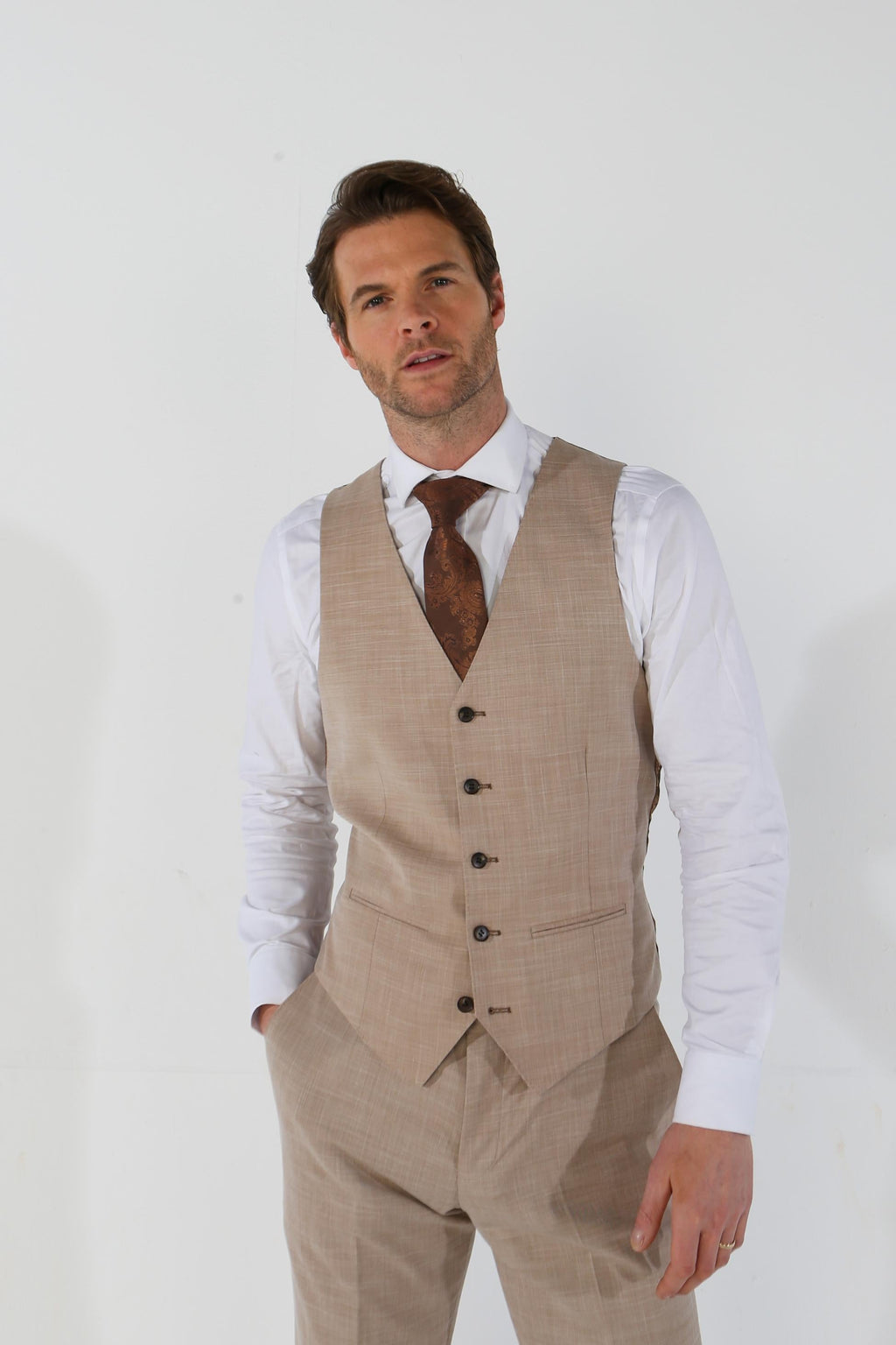 KURT Men’s Tailored Fit Plaid Beige Suit